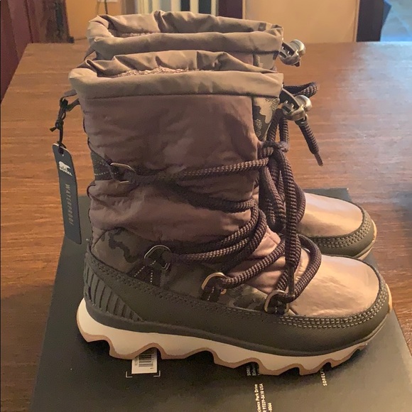 Sorel Kinetic Waterpoof Faux Fur Lined Boots - Picture 5 of 8